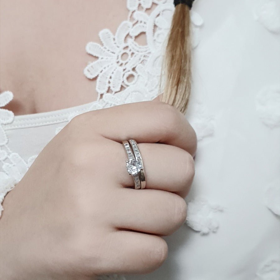 Bague Argent Entrelacée Avec Zirconium - Taille 54, Neuf Sans Emballage